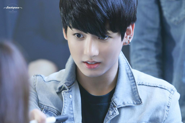 9 Male Idols who rock black hair – NowKPop